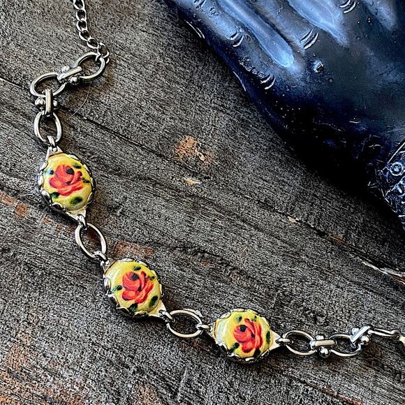 NEW Silver Vintage Style Floral Bracelet - Picture 9 of 9